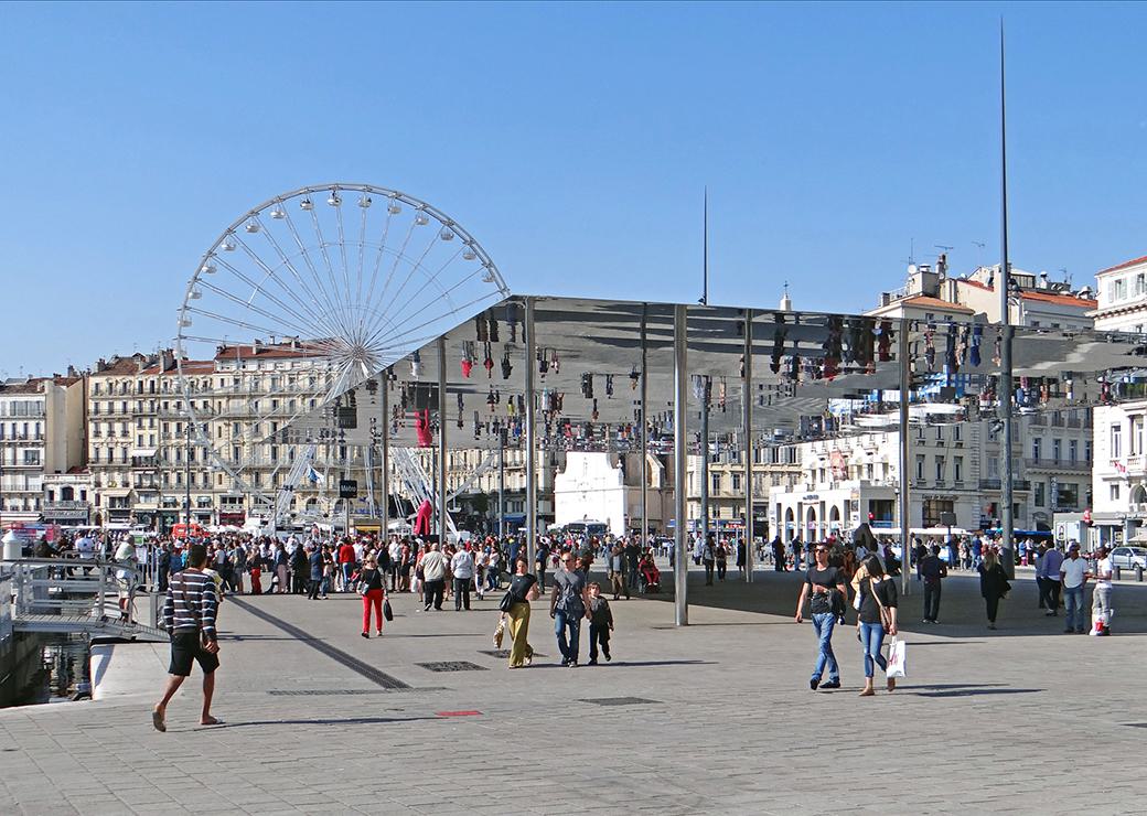 Fluidifier l'accueil en haute saison : l'avantage du libre-service pour les sites touristiques et commerciaux