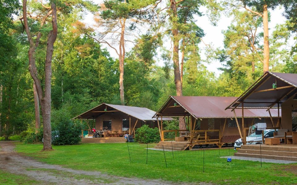 Hôtellerie de Plein Air : Pourquoi équiper votre camping de casiers autonomes connectés ?